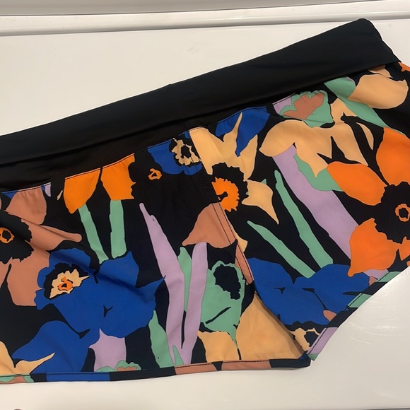 Roxy Swim shorts XXL - Picture 2 of 4